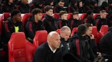 فابرزيو رومانو يكشف مصير سلوت بعد مفاجأة مانشستر سيتي مع ليفربول